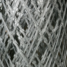 Плоское колючее ленточное заграждение 90х90x2.5 мм